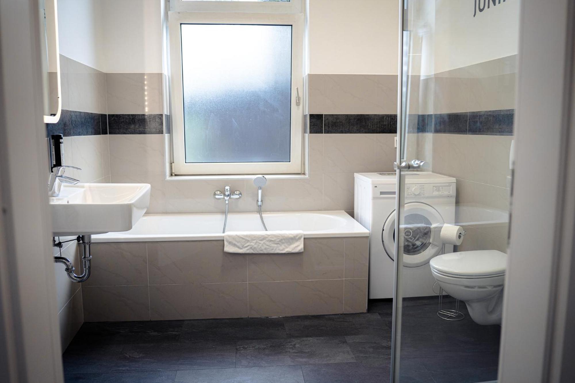 Moderne Apartments City Stadtnah -Junik Apartments 뒤스부르크 외부 사진