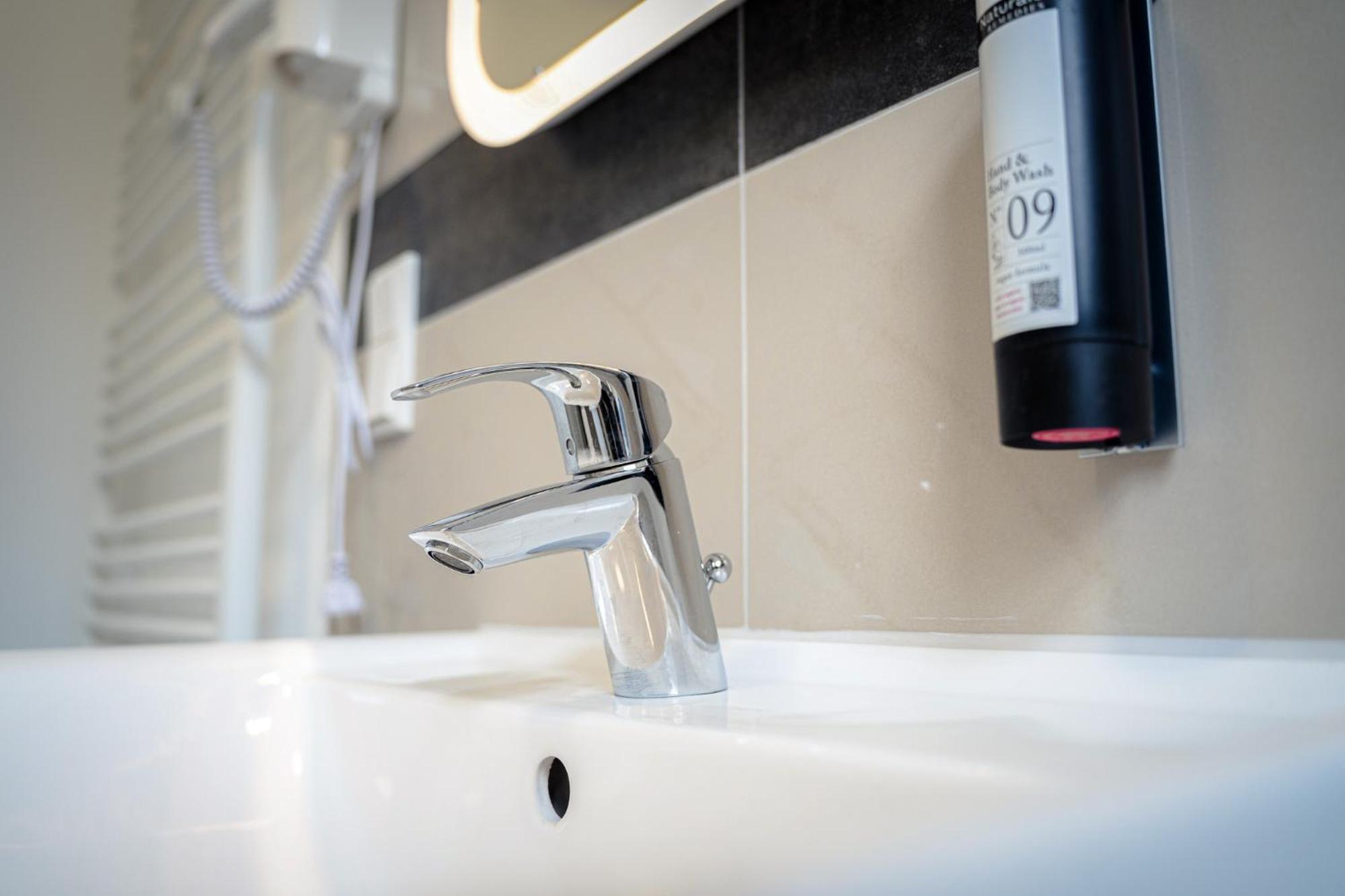 Moderne Apartments City Stadtnah -Junik Apartments 뒤스부르크 외부 사진