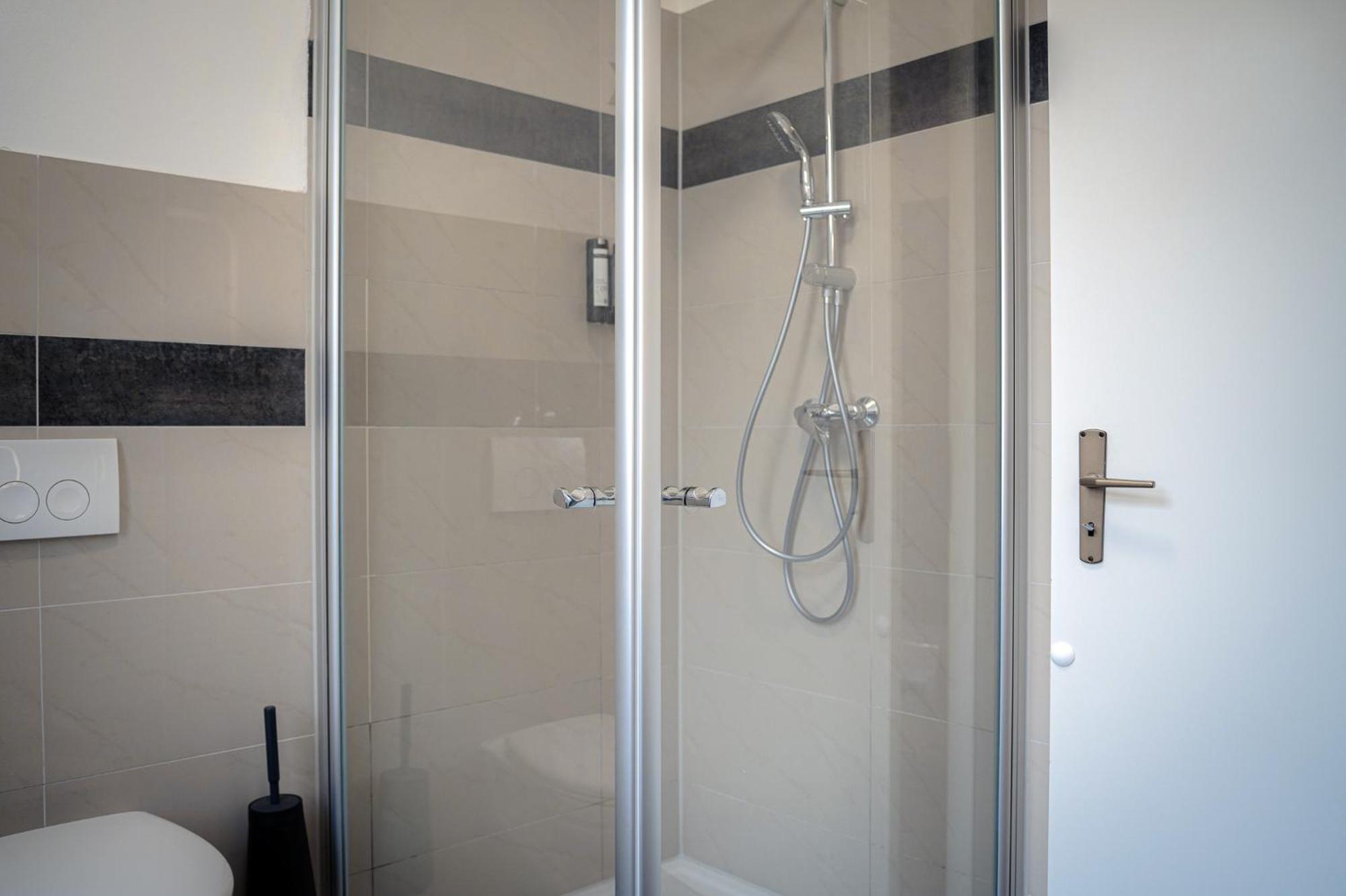 Moderne Apartments City Stadtnah -Junik Apartments 뒤스부르크 외부 사진