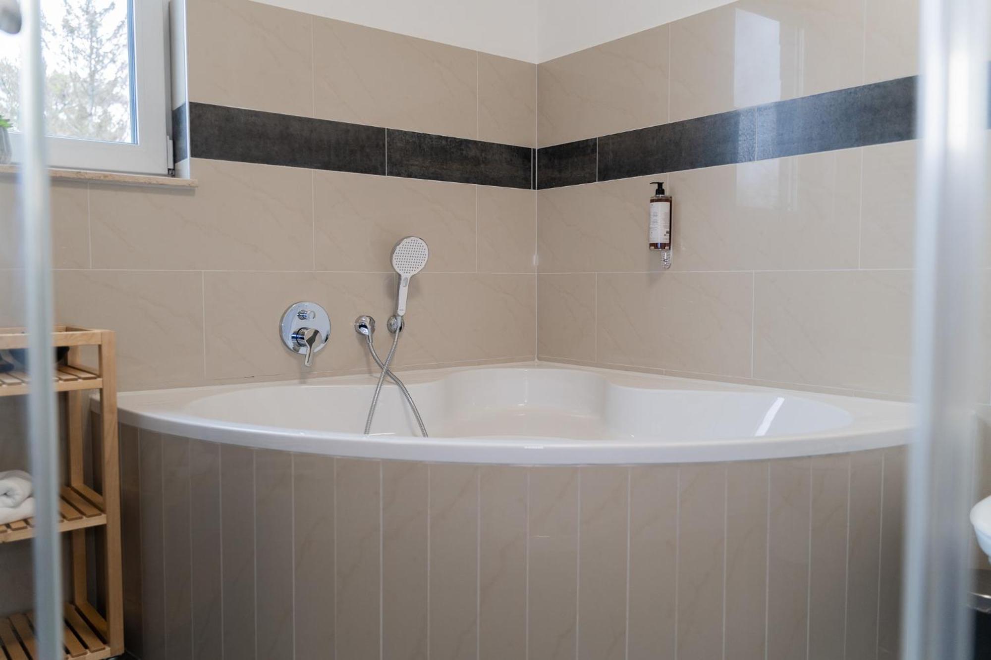 Moderne Apartments City Stadtnah -Junik Apartments 뒤스부르크 외부 사진